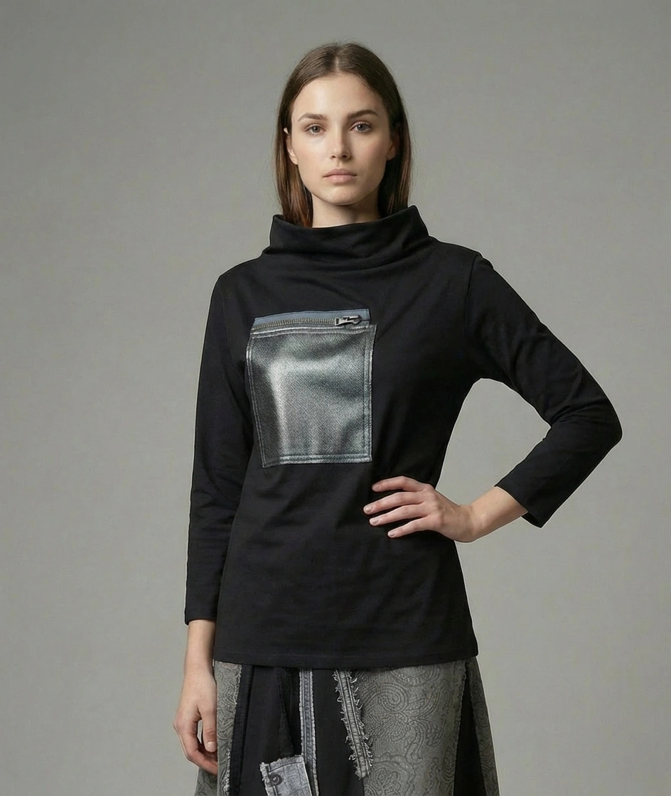 Crna majica s metalik džepom i visokim ovratnikom NOXARA