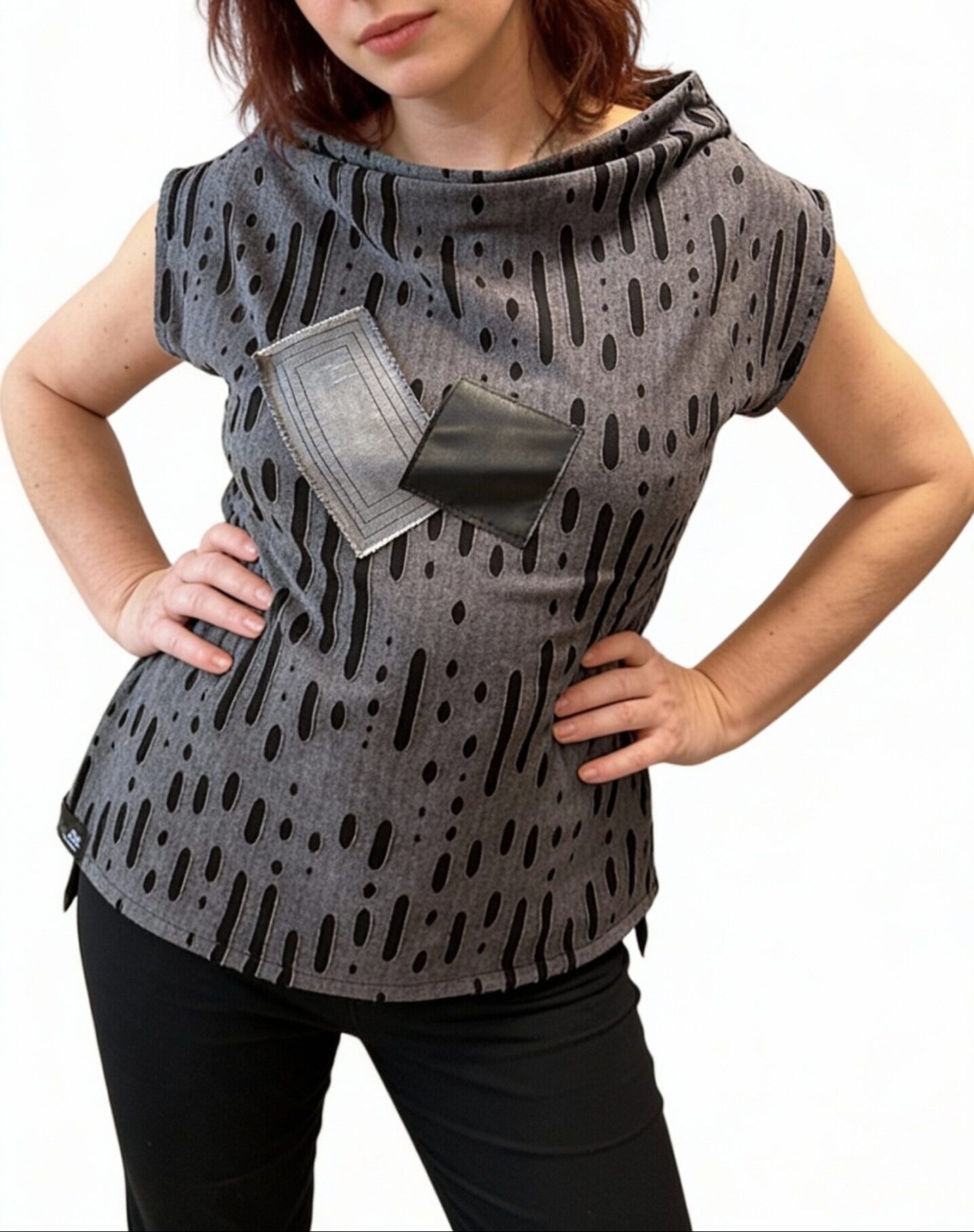 Prsluk Oblique Kuky Design – grafički prsluk s asimetričnim detaljima