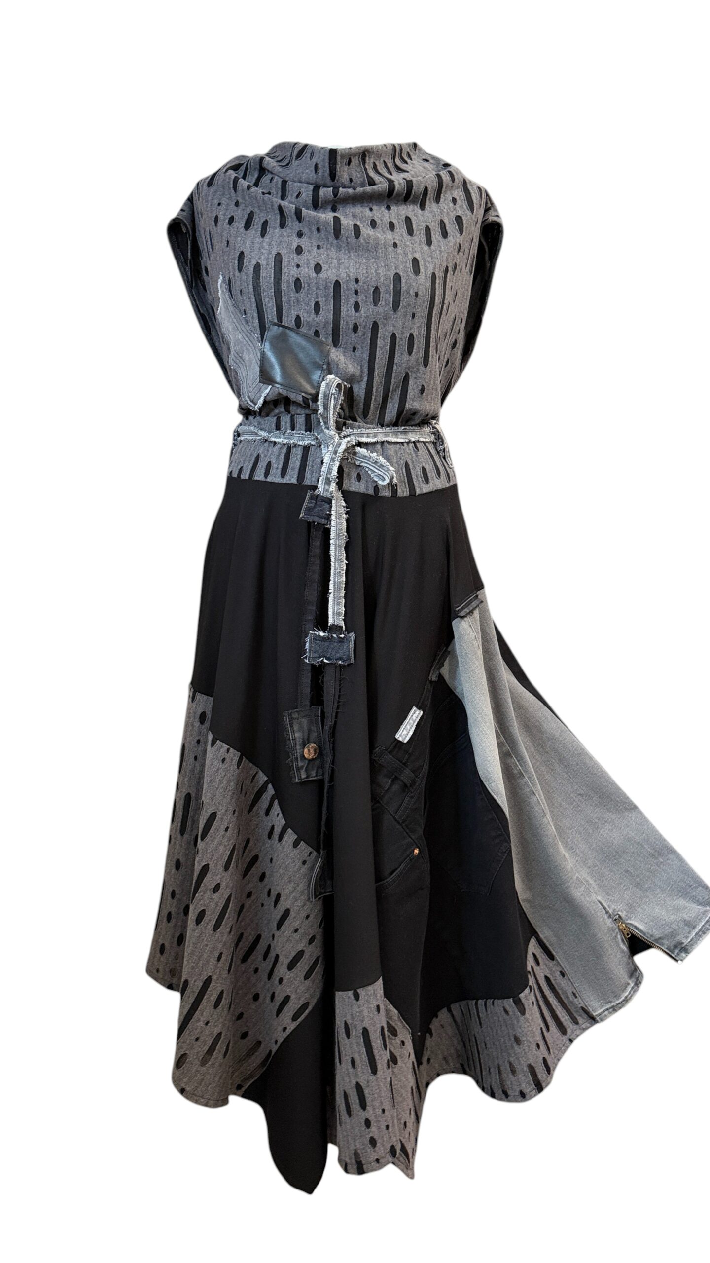 Asimetrična patchwork suknja VLATKA u crno sivim tonovima s slojevitim krojem i izraženim detaljima