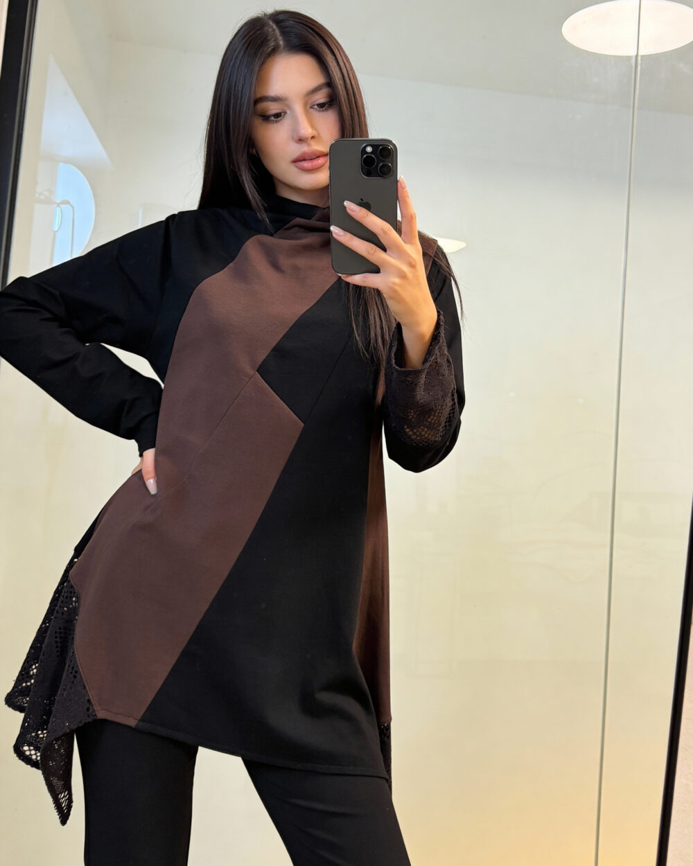 Elegantna asimetrična tunika MORIANA s čipkastim rubom