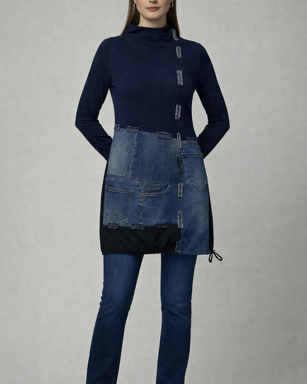 Tunika VÉRIX s traper patchwork detaljima i vidljivim šavovima na modelu