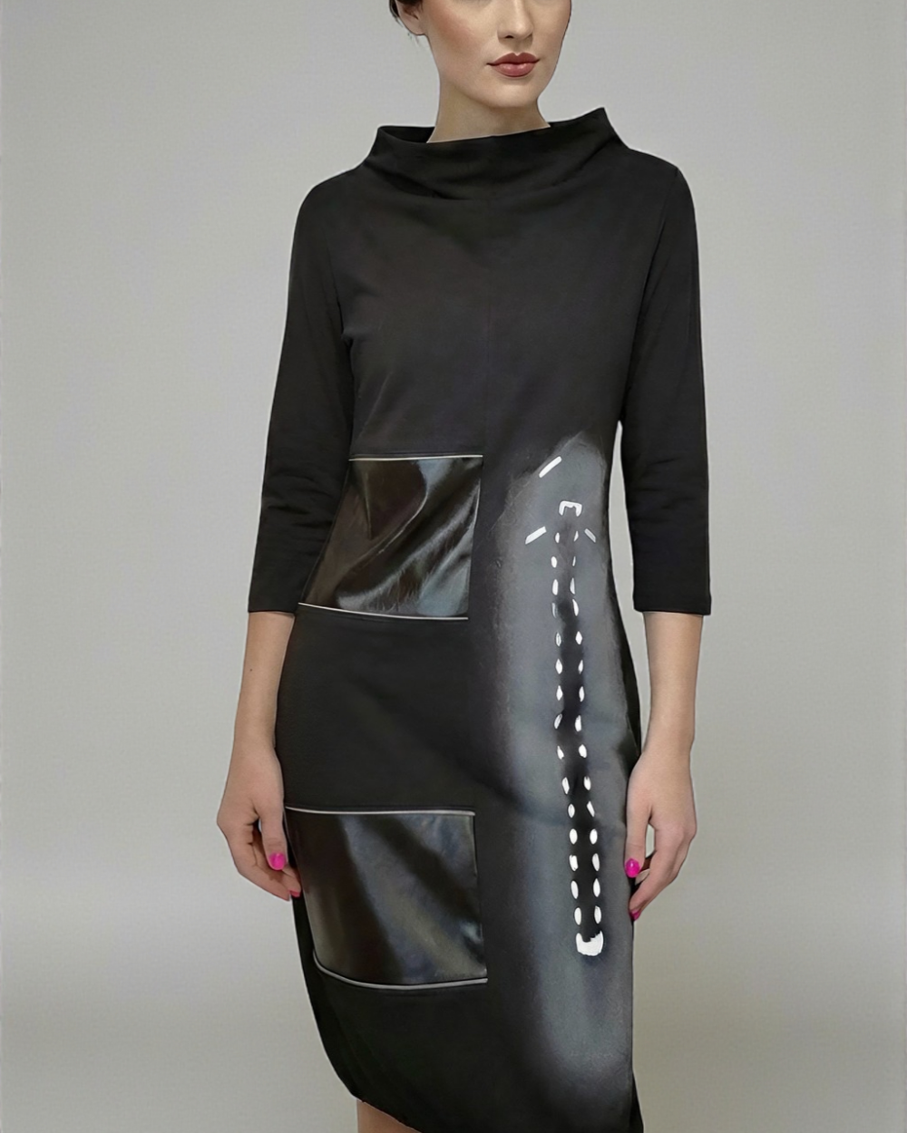 Haljina NOX LUMEN crna dizajnerska haljina s kožnim panelima i bijelim vertikalnim detaljem