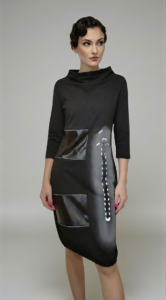 Haljina NOX LUMEN crna dizajnerska haljina s kožnim panelima i bijelim vertikalnim detaljem