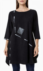 Crna asimetrična tunika TENA s ručno oslikanim detaljima