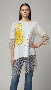Ženska bijela tunika NELY s mrežastim rukavima i apstraktnim žutim printom