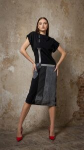 Dizajnerska haljina KONTRA, crno-sivi patchwork dizajn hrvatskog modnog brenda Kuky Design, s detaljima metalnih patentnih zatvarača.